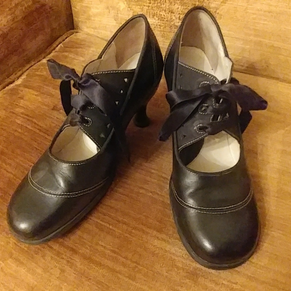 Fluevog Bellevues Lucille Mary Jane heels